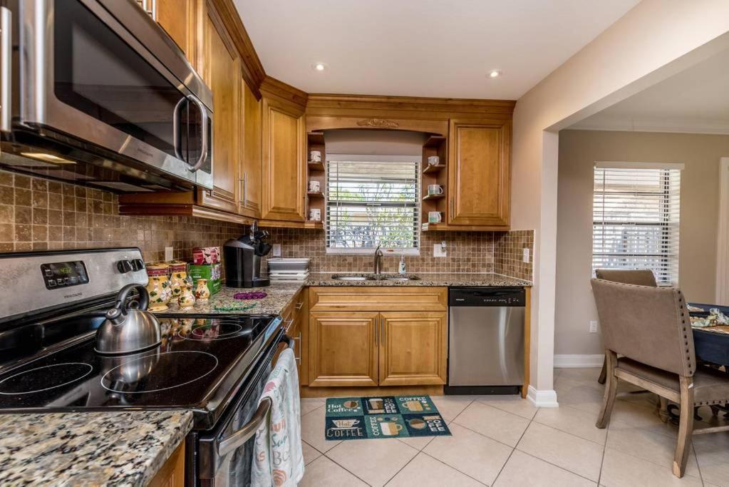 Ocean Vacation Breeze Lantana Exterior foto